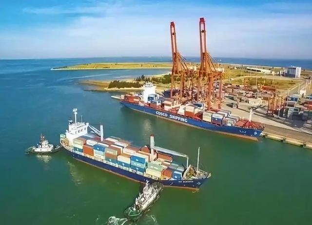 金正恩亲临现场！一颗导弹砸向日本海，朝方出手，高市早苗傻眼了