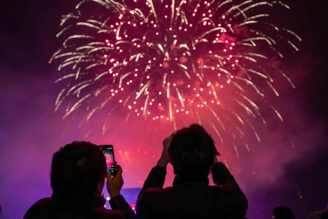 明日开票！四大摇滚乐队陪你跨年，超值席位锁定明月山跨年狂欢音乐夜！