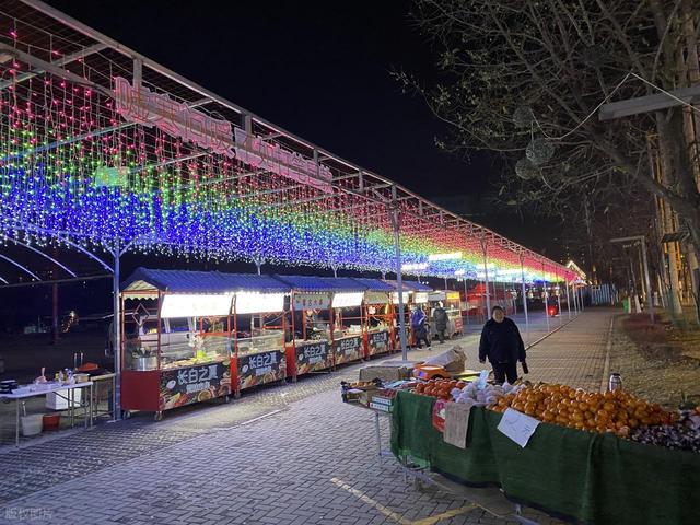 傍晚，长街，在风里的遇见