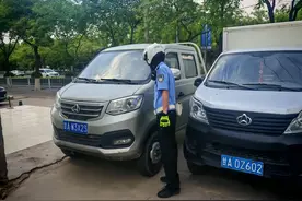 马拉松赛前交警全力保障，守护赛道安全图片