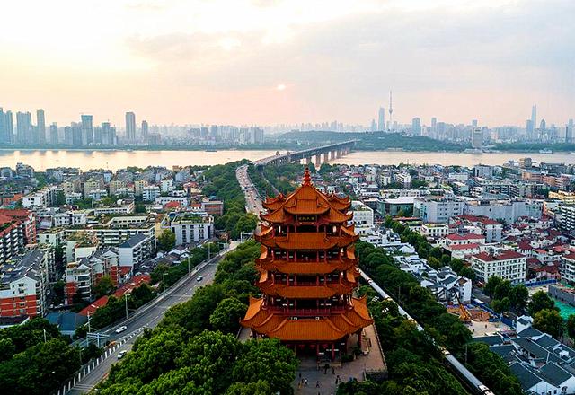 长江上共有20座城市，为何只有武汉是唯一以长江为中心的城市呢