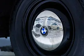 历史新低！宝马5系跌破29万元，蔚来、特斯拉等车企也在变相降价图片