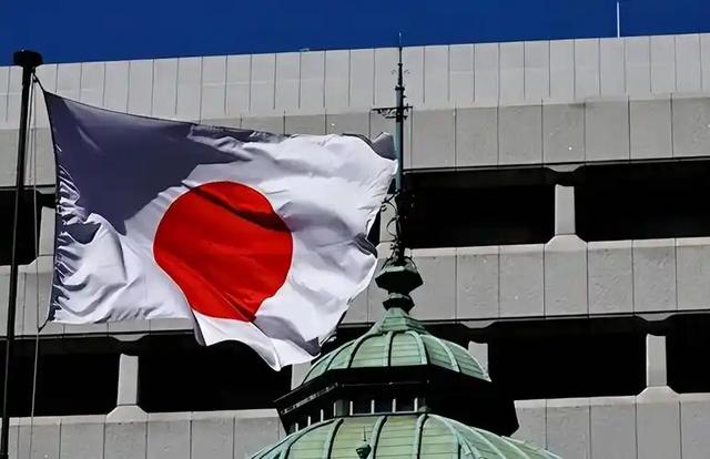 导弹交付美国当天！日本防卫预算暴涨，信号很危险！