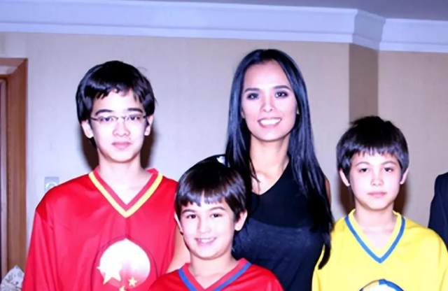 钱再多有什么用！62岁亚洲天后韦唯的现状，给老夫少妻提了个醒