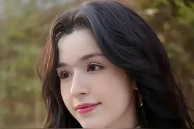 哈妮克孜美照：精致优雅图片