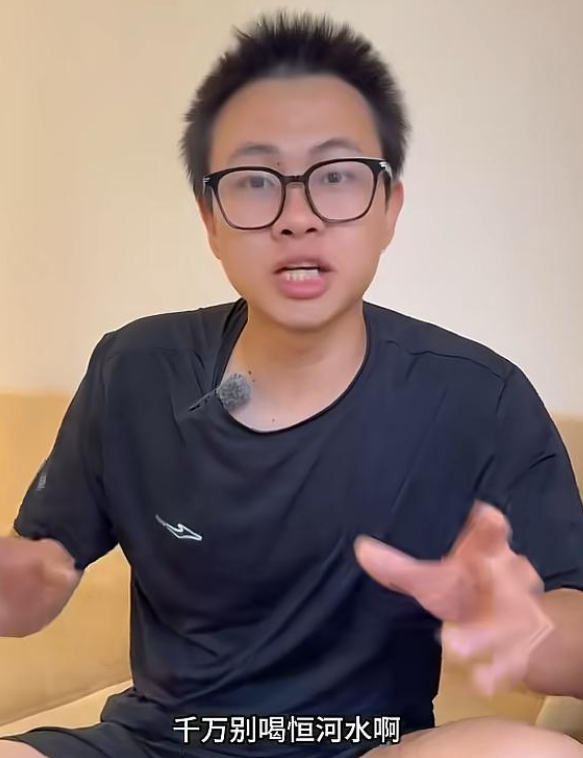恒河水不能随便喝！中国小伙挑战后，当场呕吐不止，吐槽嘴像粪坑