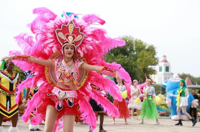 中秋国庆彩灯游园会限定表演！场场精彩～前方有欢乐因子正在释放！