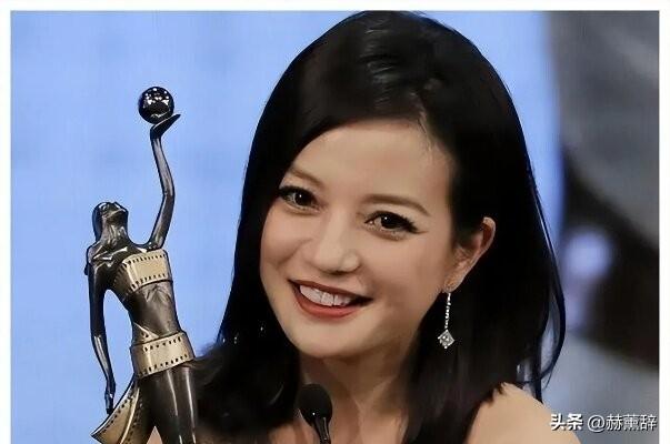 不顾形象亲日辱华，野心勃勃的赵薇露出真面目后，如今下场有多惨