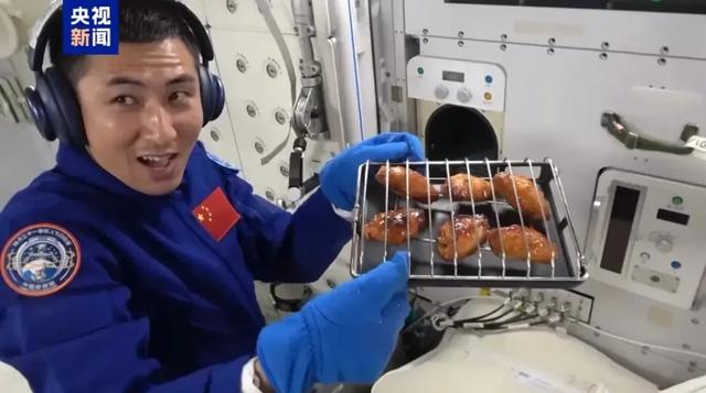 神舟二十号延期返航：空间站6人继续同飞：空间站氧气为何用不完