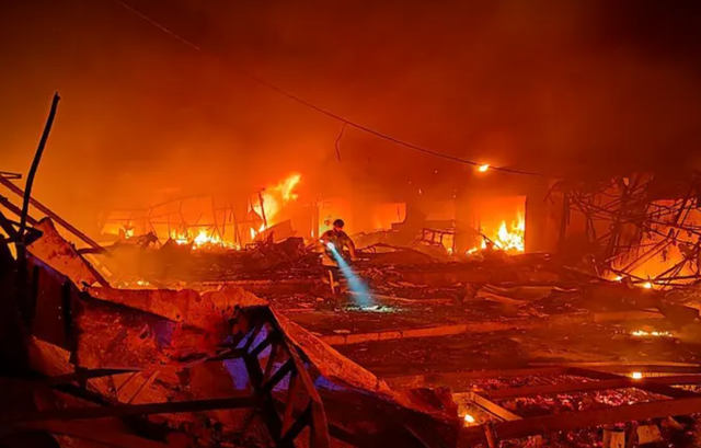 俄反对20点和平计划，普京穿军装现身指挥所，下令武力夺取领土