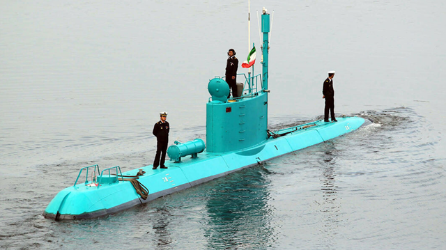 美军航母压境，伊朗“死士”潜艇紧急出动	，能否突破美军阻拦？