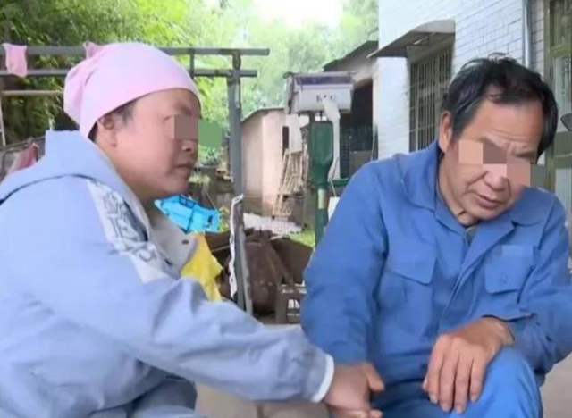 19岁女子辍学私奔39岁男子，10年后生女回家求父亲：不借钱就跪死