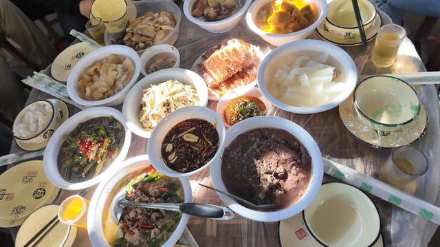 【外眼看云南】美食与乡村新景：缅甸顶流博主夫妇的陇川惊喜之旅