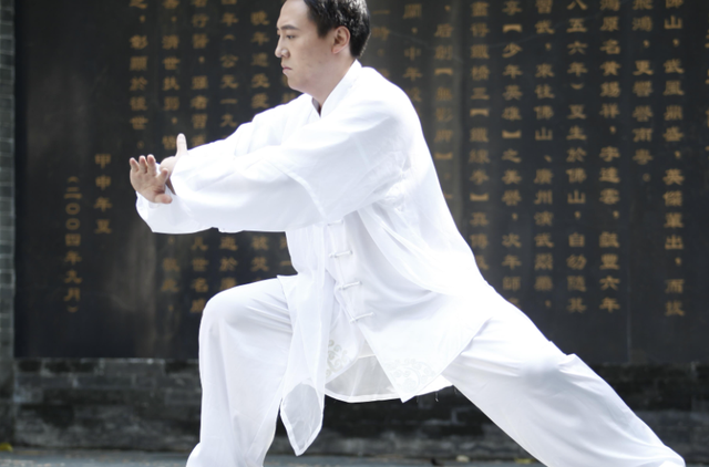 真好笑！独练太极拳，有时候练着练着，有的招式就跳过去了