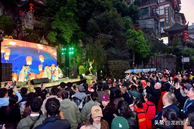 五彩龙岩亮相重庆洪崖洞，“渝见”龙岩“渝悦”之旅~