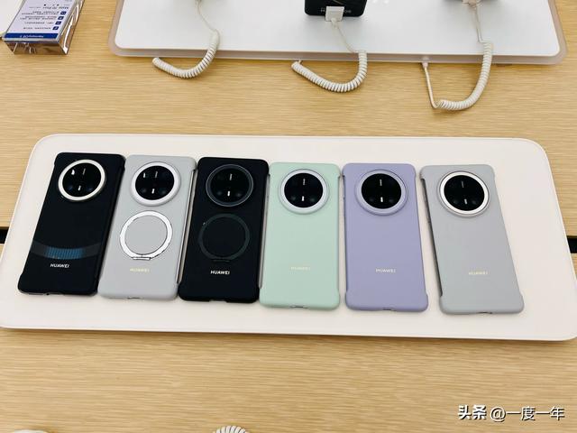 华为Mate80系列设计再曝：标准版小直屏，Pro版延续微曲