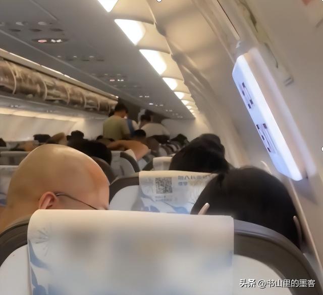 亚航飞机打架事件后续：原因曝光，双方都有受伤，结局令人惋惜！