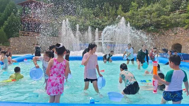 立即出发！带娃躲进济南25℃的清凉世界，玩漂流、泡沫秀、漫步玻璃栈道~