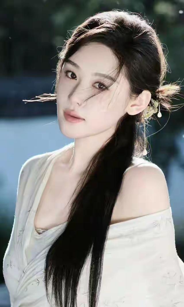 荣梓希，身材颜值爆表，让人心跳加速