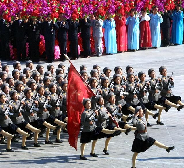 朝鲜阅兵式，全球都在等中国表态，关键时刻，中方给出明确信号