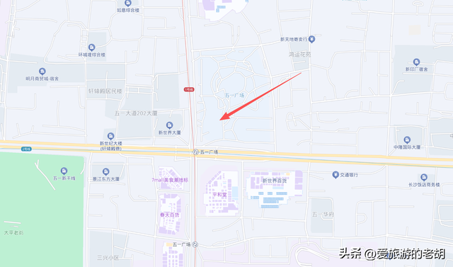 长沙五一广场中的废墟商场，位于地铁口，却仅有三四家商店营业