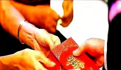 陕西1女子专为老年人提供服务，499元一次，常抱怨：身上全是烂疮