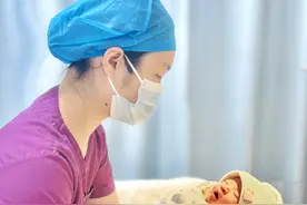 三喜临门！小伙30岁生日当天迎来女儿降生，父女都在元旦过生日图片