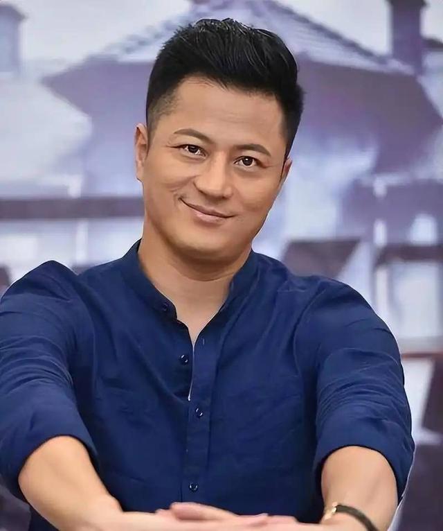 演了83部戏都没红，颜值不输靳东演技不输张译，如今47岁还在拍戏