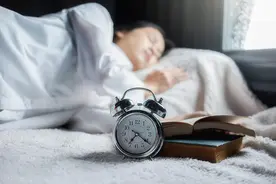 失眠，入睡难、容易惊醒，其实就是肾阴不足了，中医有一方来帮你图片