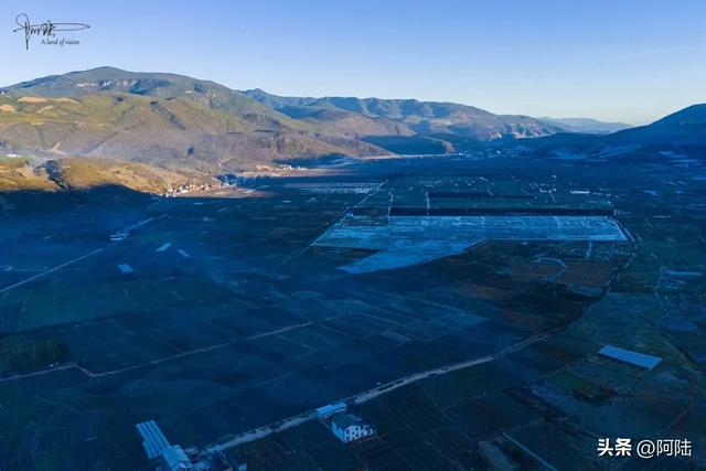 大理有个湿地很奇葩，水域面积少得可怜，路过的游客都看懵了