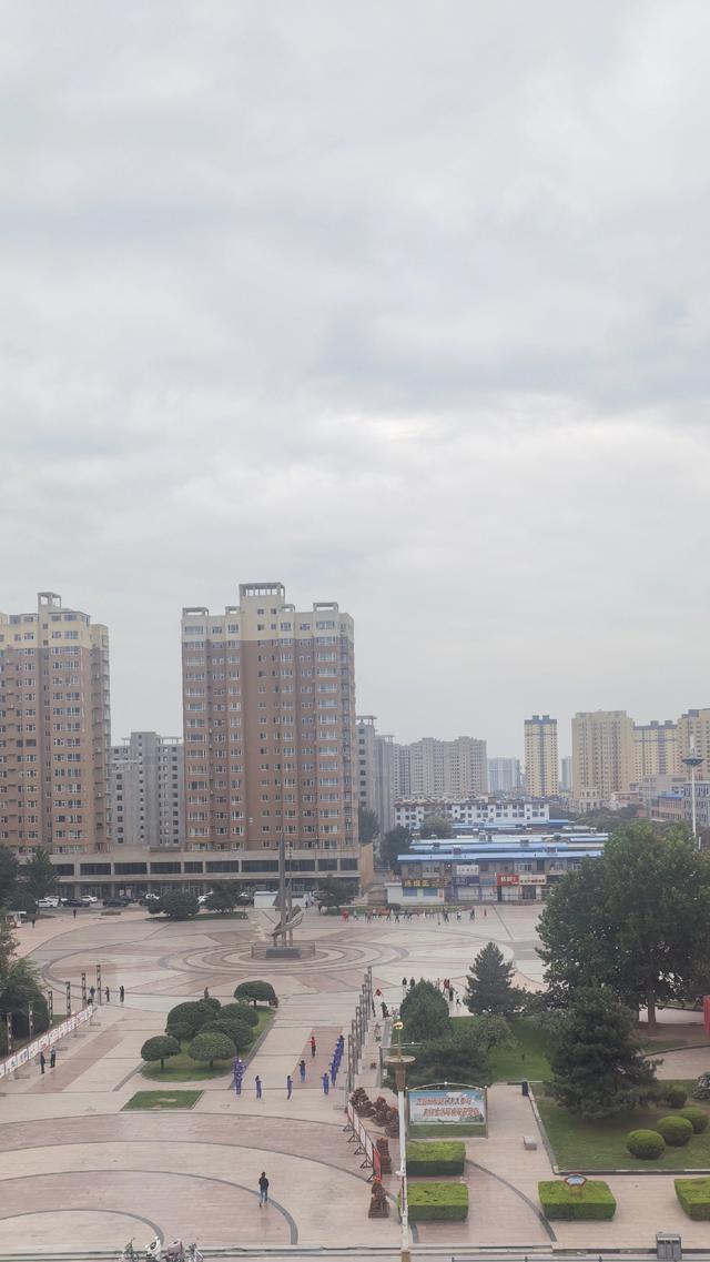 原平晨行：前进街上的晨光与烟火