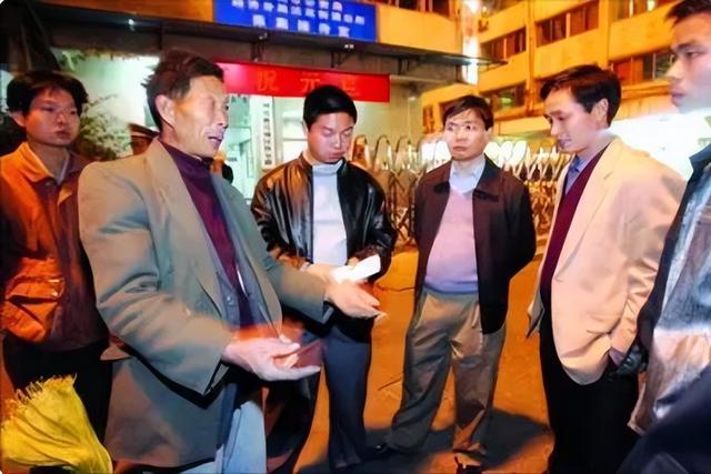 20年前，那个背好友尸体回乡被对方家人埋怨的农民工，后来怎样了