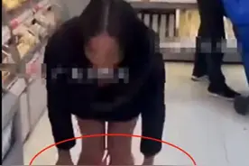 炸裂！女网红超市脱内裤放托盘被曝后，更辣眼事情被扒，不堪入目图片
