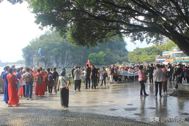 高铁真的开进桂林水墨画里了