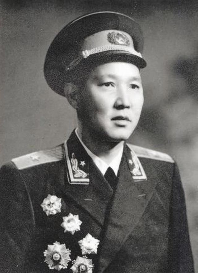 67年，傅崇碧被查出将30多位老干部藏在卫戍区，毛主席：我让办的