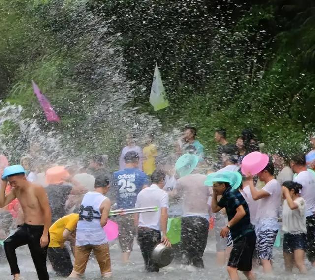 泰国夜生活有多疯狂？芭提雅背后全是套路，看完你还敢来吗？