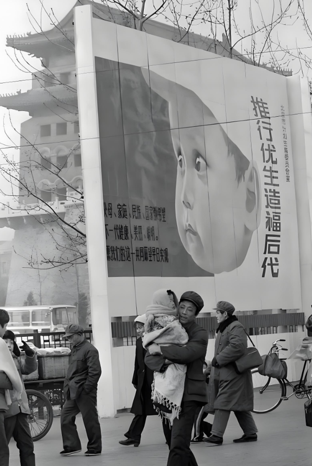 “坚持计划生育一百年不动摇”的彭佩云逝世，她父亲的人生更传奇