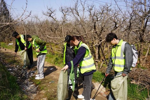 文明登山打卡，共同守护秦岭！
