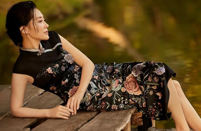 她一生 “风流成性	、老少通吃	”，撩汉无数	，现如今56岁却依旧单身