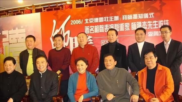 2006年，李菁拜师胜杰为师，常宝华称赞李菁	，是学者型的相声演员