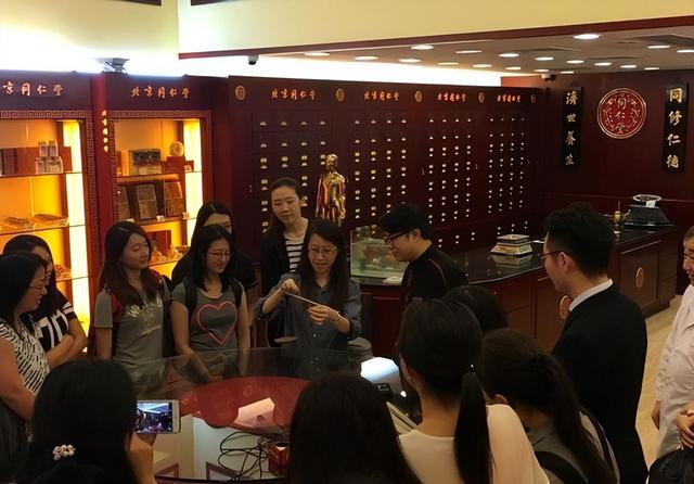 大量日本游客涌入北京，打着旅游幌子不去旅游不吃美食，为啥来？