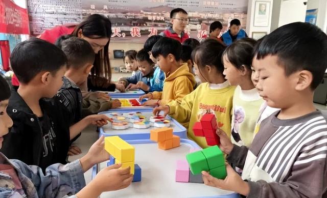 2025年全国科普月大篷车联合巡展惠及昆明三地超7000师生