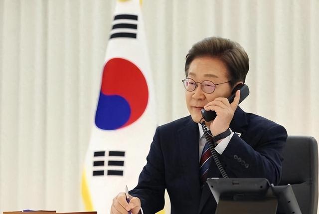 高市早苗对华正式“宣战”！中国两邻居站队日本，特朗普告示全球