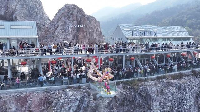 游客接待量同比增长超138%！多样玩法点燃南山镇“新春热”