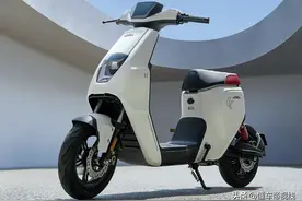 新车｜售价3599-4599元，五羊本田U-be上市，选它还是小牛MT？图片