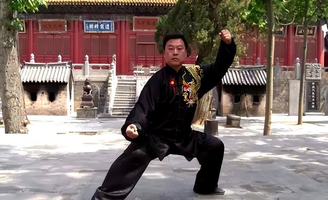 练太极拳，腿部为什么不能蹬直？