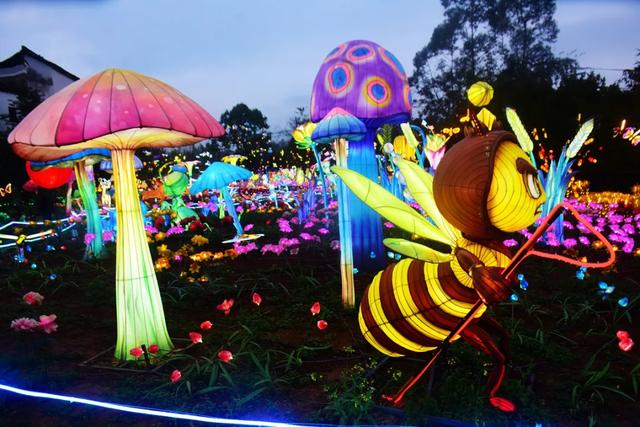 桂林:首届非遗千灯游园,光影艺术璀璨盛宴!