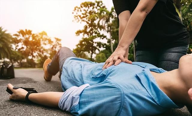 早起跑步真的不如回家睡觉—医生提醒：中年人晨跑“两不做”