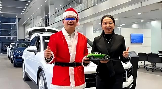 保时捷女销冠后续，1年前生活照朋友圈被扒，家境丈夫职业被曝光
