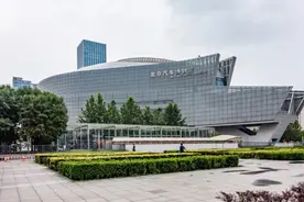 暑假带娃参观北京汽车博物馆，一个最适合爸爸带孩子的地方图片